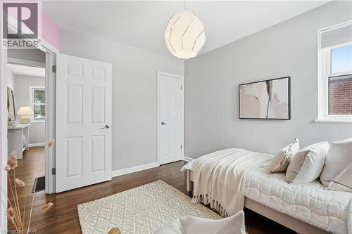 15 Mulock Avenue, Hamilton, ON - Indoor Photo Showing Bedroom
