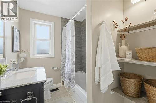 15 Mulock Avenue, Hamilton, ON - Indoor Photo Showing Bathroom
