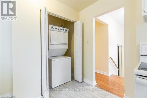16 Garrow Drive, Hamilton, ON - Indoor Photo Showing Laundry Room