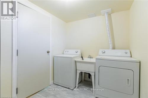 16 Garrow Drive, Hamilton, ON - Indoor Photo Showing Laundry Room