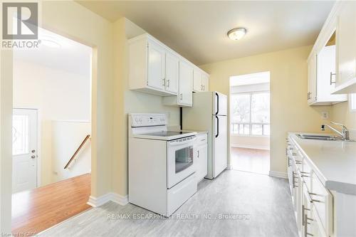 16 Garrow Drive, Hamilton, ON - Indoor Photo Showing Kitchen