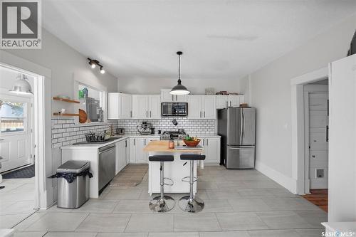 106 8Th Street E, Saskatoon, SK - Indoor Photo Showing Kitchen With Stainless Steel Kitchen With Upgraded Kitchen