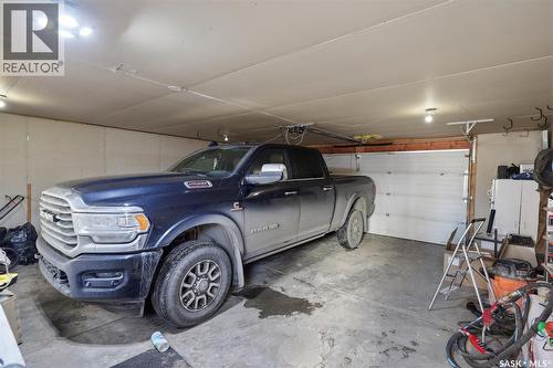 106 8Th Street E, Saskatoon, SK - Indoor Photo Showing Garage