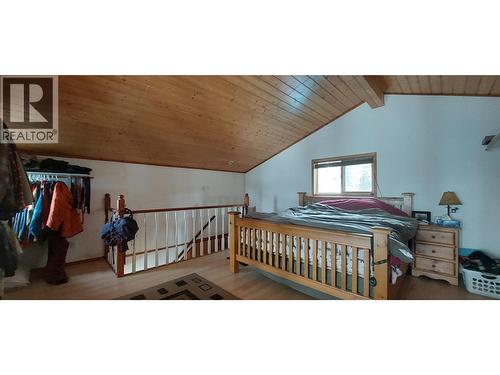 1910 Otter Road, Chilcotin, BC - Indoor Photo Showing Bedroom