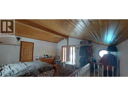 1910 Otter Road, Chilcotin, BC - Indoor Photo Showing Bedroom