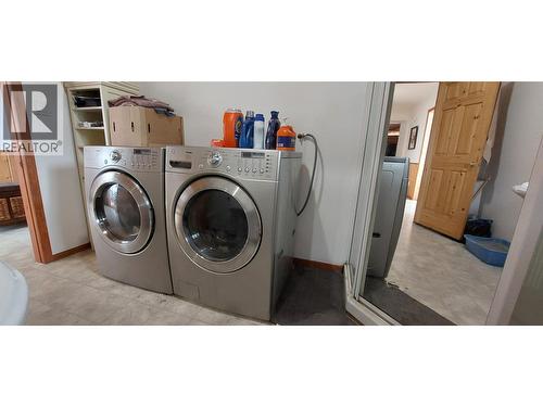 1910 Otter Road, Chilcotin, BC - Indoor Photo Showing Laundry Room