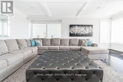 9170 Sideroad 27, Erin, ON - Indoor Photo Showing Living Room