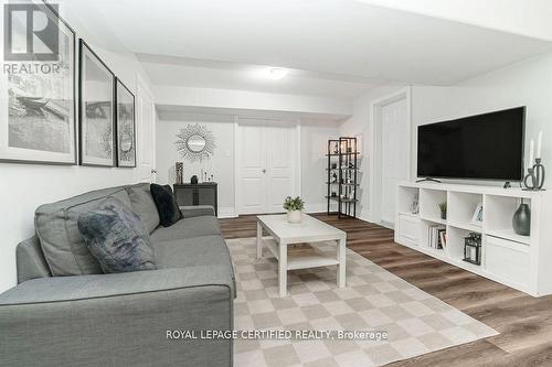 9170 Sideroad 27, Erin, ON - Indoor Photo Showing Living Room