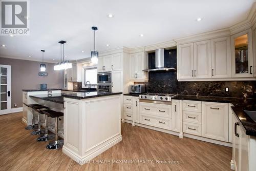 61 Gas Light Crescent, Vaughan, ON - Indoor Photo Showing Kitchen With Upgraded Kitchen