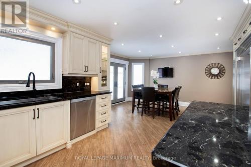 61 Gas Light Crescent, Vaughan, ON - Indoor Photo Showing Kitchen