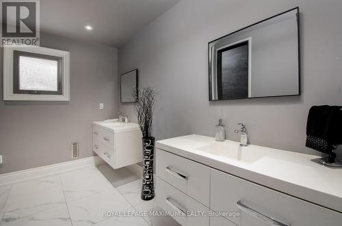 61 Gas Light Crescent, Vaughan, ON - Indoor Photo Showing Bathroom