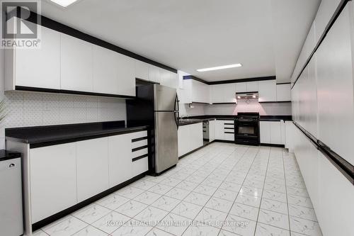 61 Gas Light Crescent, Vaughan, ON - Indoor Photo Showing Kitchen