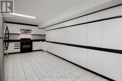61 Gas Light Crescent, Vaughan, ON - Indoor Photo Showing Kitchen