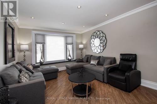 61 Gas Light Crescent, Vaughan, ON - Indoor Photo Showing Living Room