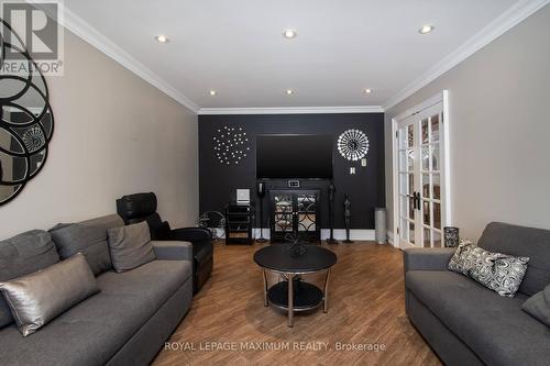 61 Gas Light Crescent, Vaughan, ON - Indoor Photo Showing Living Room