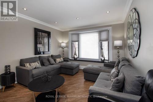 61 Gas Light Crescent, Vaughan, ON - Indoor Photo Showing Living Room