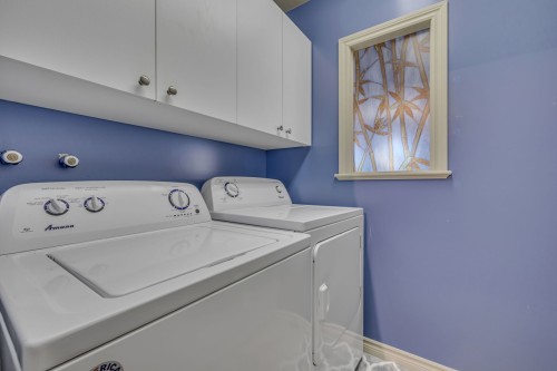 Salle de lavage - 9359 Boul. Du Centre-Hospitalier, Lévis (Les Chutes-De-La-Chaudière-Est), QC - Indoor Photo Showing Laundry Room