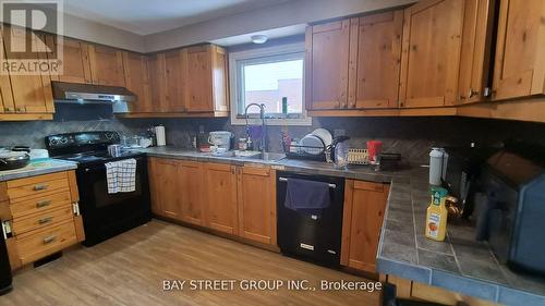 3503 Cherrington Crescent, Mississauga, ON - Indoor Photo Showing Kitchen