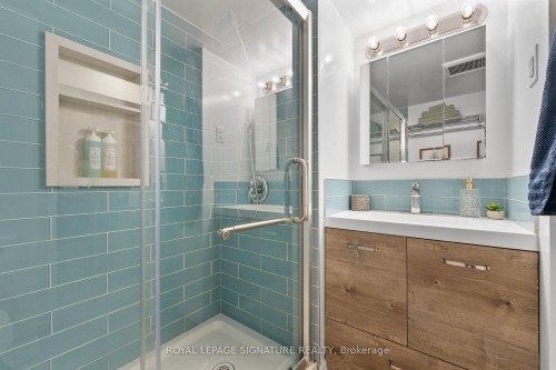 D-32 Massey Street, Toronto, ON - Indoor Photo Showing Bathroom