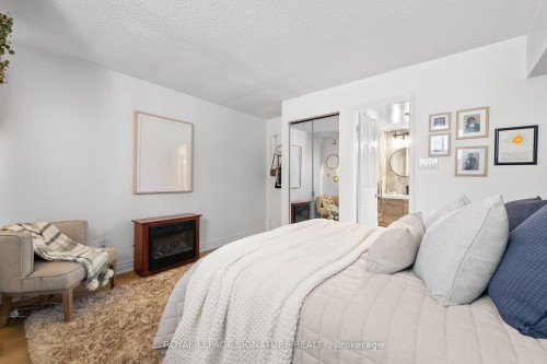 D-32 Massey Street, Toronto, ON - Indoor Photo Showing Bedroom