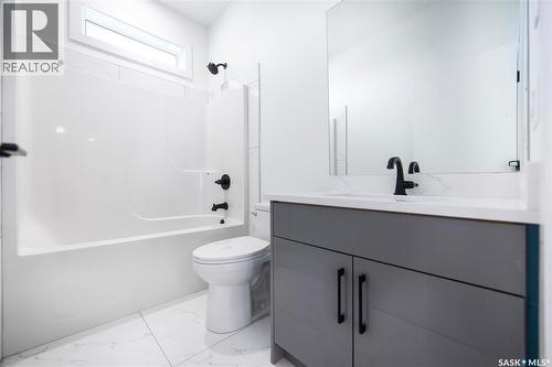 447 Woolf Bend, Saskatoon, SK - Indoor Photo Showing Bathroom