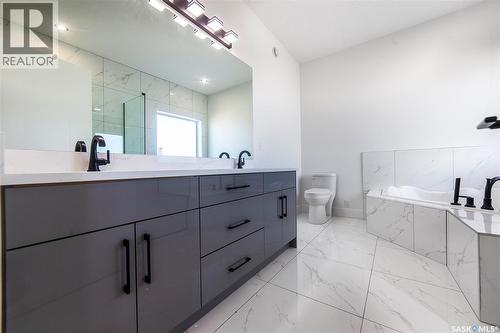 447 Woolf Bend, Saskatoon, SK - Indoor Photo Showing Bathroom