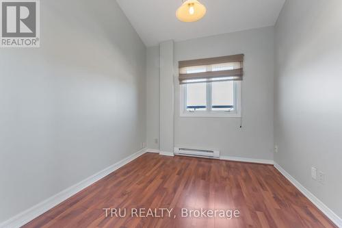 Bed 3 with glass pocket door. - Ph4 - 158A Mcarthur Avenue, Ottawa, ON - Indoor Photo Showing Other Room