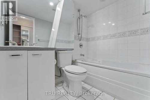 Main Bath with jet tub and shower. - Ph4 - 158A Mcarthur Avenue, Ottawa, ON - Indoor Photo Showing Bathroom