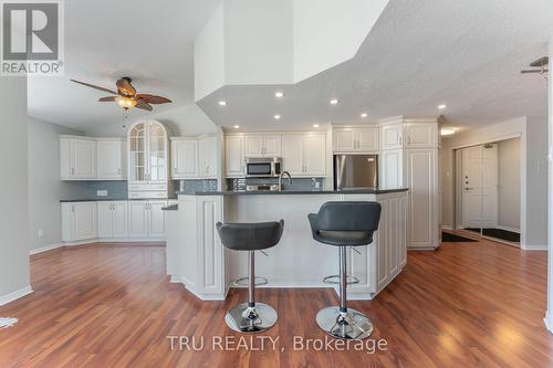 Custom build ins for maximum storage. - Ph4 - 158A Mcarthur Avenue, Ottawa, ON - Indoor Photo Showing Kitchen With Upgraded Kitchen