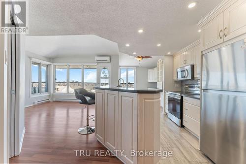 Ph4 - 158A Mcarthur Avenue, Ottawa, ON - Indoor Photo Showing Kitchen