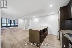 202 - 2 ST THOMAS STREET  Toronto, ON M5S 2Z1