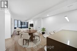 202 - 2 ST THOMAS STREET  Toronto, ON M5S 2Z1