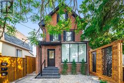 3 - 23 MARIA STREET  Toronto, ON M6P 1W1
