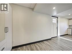 Lower area with storage - 