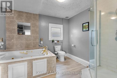 129 Beech Street, St. Catharines (Downtown), ON - Indoor Photo Showing Bathroom