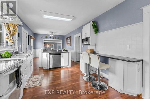 129 Beech Street, St. Catharines (Downtown), ON - Indoor Photo Showing Kitchen With Upgraded Kitchen