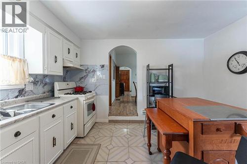 104 Mulberry Street, Hamilton, ON - Indoor Photo Showing Kitchen