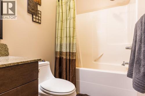 2011 Perrier Road Unit# 203, Nelson, BC - Indoor Photo Showing Bathroom