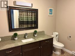Large ensuite bathroom. - 