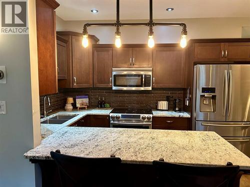2011 Perrier Road Unit# 203, Nelson, BC - Indoor Photo Showing Kitchen With Double Sink With Upgraded Kitchen