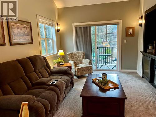 2011 Perrier Road Unit# 203, Nelson, BC - Indoor Photo Showing Living Room