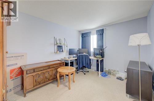 Office space with light colored carpet - 47 Manor Drive, Kitchener, ON - Indoor