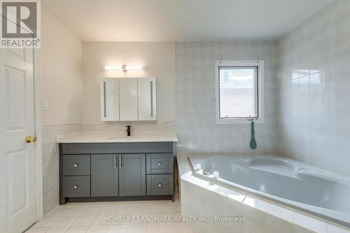 5492 Haddon Hall Road, Mississauga, ON - Indoor Photo Showing Bathroom
