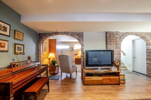 Family room - 30 Rue Gauthier, Dollard-Des-Ormeaux, QC - Indoor Photo Showing Living Room