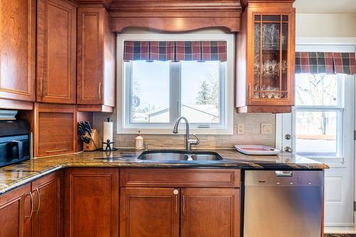 Kitchen - 30 Rue Gauthier, Dollard-Des-Ormeaux, QC - Indoor Photo Showing Kitchen With Double Sink