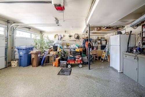 Garage - 30 Rue Gauthier, Dollard-Des-Ormeaux, QC - Indoor Photo Showing Garage