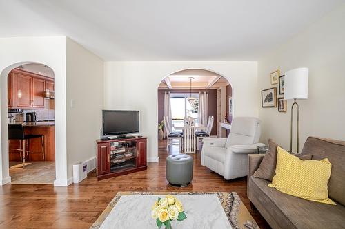 Living room - 30 Rue Gauthier, Dollard-Des-Ormeaux, QC - Indoor Photo Showing Living Room