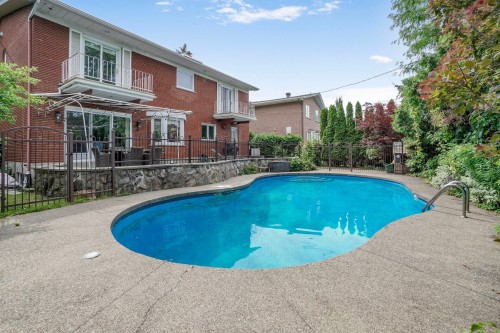 Face arrière - 425 Av. Lockhart, Mont-Royal, QC - Outdoor With In Ground Pool