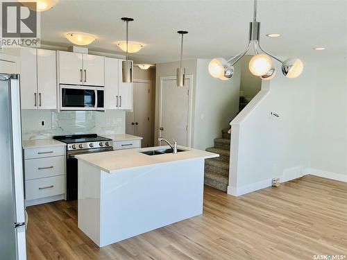 111 Stromberg Crescent, Saskatoon, SK - Indoor Photo Showing Kitchen