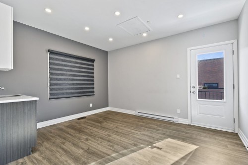 Commerce - A-30 Rue Des Menuisiers, Sainte-Anne-Des-Plaines, QC - Indoor Photo Showing Other Room